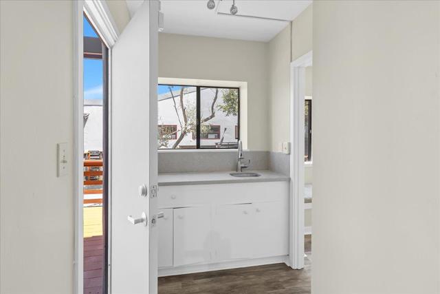 182 El Dorado Street, Monterey CA: https://media.crmls.org/mediaz/2a43dab0-21e4-4ab3-bac0-6a59a13022c7.jpg