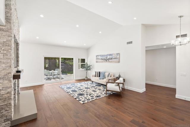 1458 Clark Court, Vista CA: https://media.crmls.org/mediaz/2a43f327-4bba-4fad-a138-63c6af0ab0bb.jpg