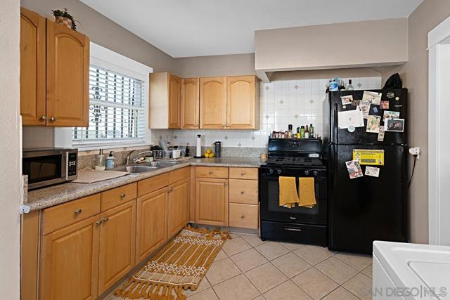 2619 21 Lincoln Ave, San Diego CA: https://media.crmls.org/mediaz/2a4448b2-956a-4b3d-931f-162af4f27091.jpg