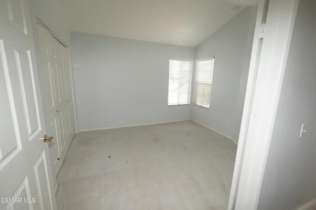 438 Talbert Avenue, Simi Valley CA: https://media.crmls.org/mediaz/2a4543e5-92a6-42a6-a96d-b8a963711ce6.jpg