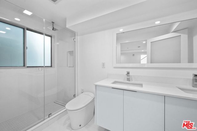 621 N Kings Road, West Hollywood CA: https://media.crmls.org/mediaz/2a459ee1-7316-4bdd-8540-9f5bf20bd4ca.jpg