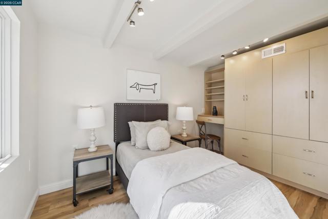 680 Grizzly Peak Blvd, Berkeley CA: https://media.crmls.org/mediaz/2a45d67b-3de0-4244-836b-3d77acdc3d2b.jpg