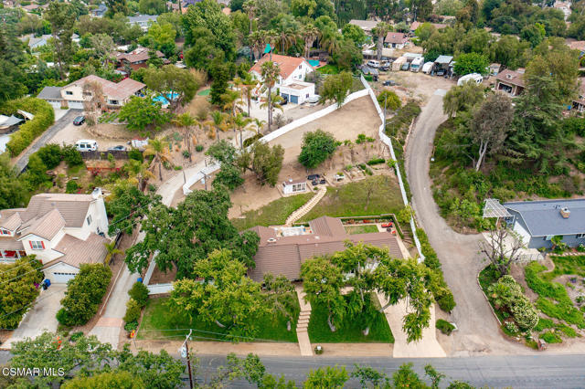 566 Rancho Road, Thousand Oaks CA: https://media.crmls.org/mediaz/2a45f903-b1a8-4f86-bfa1-1f3f8d559f70.jpg