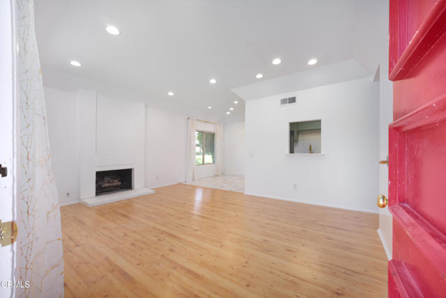 Detail Gallery Image 2 of 18 For 1781 Aleppo Ct, Thousand Oaks,  CA 91362 - 2 Beds | 2 Baths