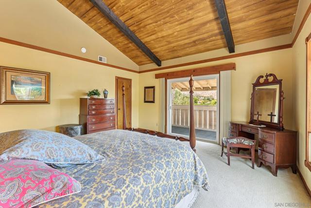 2807 Carlton Way, Fallbrook CA: https://media.crmls.org/mediaz/2a46adf5-4ecc-434d-9b14-f3c48c261b23.jpg