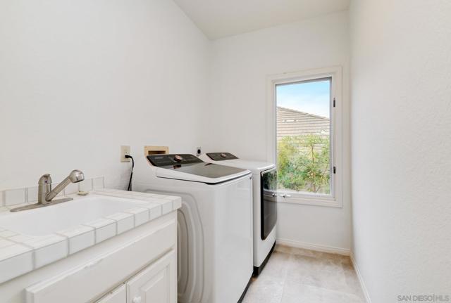 14231 Fox Run Row, San Diego CA: https://media.crmls.org/mediaz/2a46c0ae-1844-438f-b631-a980c5d8507d.jpg