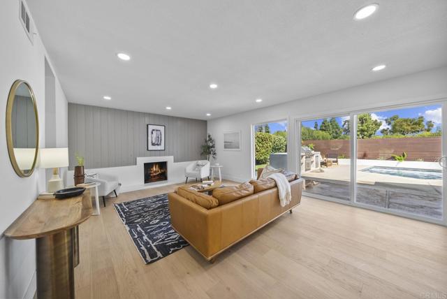 Image 1 of 39 For 930 Holly Glen Dr