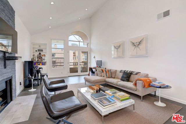 10640 Wilkins Avenue, Los Angeles CA: https://media.crmls.org/mediaz/2a4723eb-6944-4d44-9ec7-81c81e768b8c.jpg