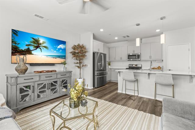 323 CITRINE TRAIL, Fallbrook CA: https://media.crmls.org/mediaz/2a4726b0-c0d3-45b7-b239-04761e8e19de.jpg