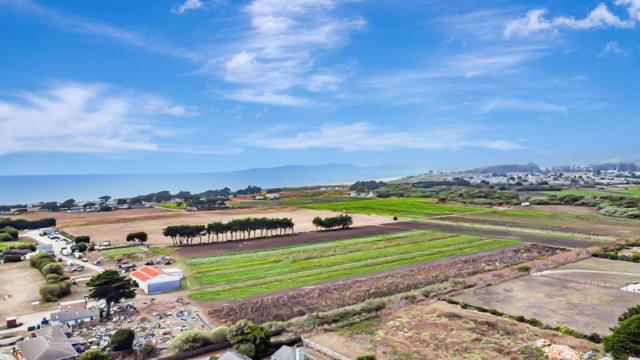 415 Kelly Avenue, Half Moon Bay CA: https://media.crmls.org/mediaz/2a4776ce-120a-436d-89aa-2f763baf8c42.jpg