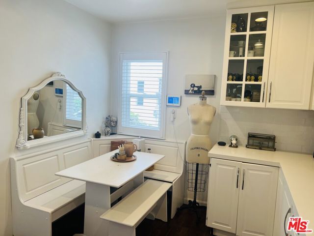 8916 Cadillac Avenue, Los Angeles CA: https://media.crmls.org/mediaz/2a478b2e-4473-49f2-ac61-989fdf52eb2c.jpg