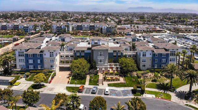 1524 Seabridge Lane, Oxnard CA: https://media.crmls.org/mediaz/2a4902c7-a588-48aa-9039-57e78e626e9f.jpg