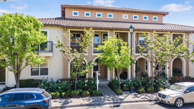3340 Giovanni Way, Dublin CA: https://media.crmls.org/mediaz/2a49c123-7389-4c01-89e1-d916aee90e51.jpg
