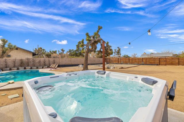 7552 Elk Trail, Yucca Valley CA: https://media.crmls.org/mediaz/2a49cb32-135a-4e4f-8c49-60d9e68bddd0.jpg