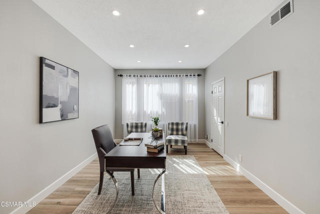 12147 Alder Grove Street, Moorpark CA: https://media.crmls.org/mediaz/2a49e51c-8412-4891-b8c9-6393357b0451.jpg