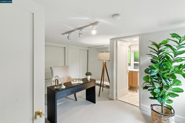 5020 Golden Gate Ave, Oakland CA: https://media.crmls.org/mediaz/2a4a664b-cc92-4aa2-b2ff-92e526d7648d.jpg