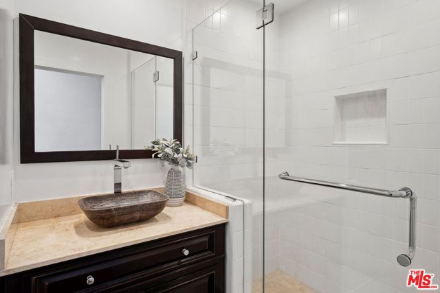 149 S Wetherly Drive, Beverly Hills CA: https://media.crmls.org/mediaz/2a4aa0ef-d886-492f-b6a3-3aa861729415.jpg