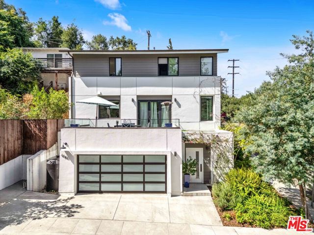 4841 Minden Place, Los Angeles CA: https://media.crmls.org/mediaz/2a4aacfe-384e-486c-b20a-3dd7b7c3ee8f.jpg