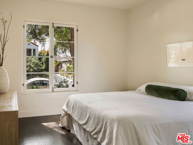 1444 S Sierra Bonita Avenue, Los Angeles CA: https://media.crmls.org/mediaz/2a4addc1-005a-4634-b156-8d9780039445.jpg