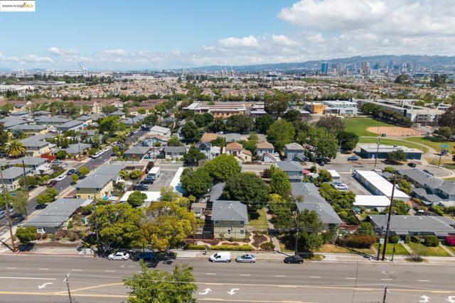 317 Pacific, Alameda CA: https://media.crmls.org/mediaz/2a4aee53-aa85-426a-a049-f9419b49fee4.jpg