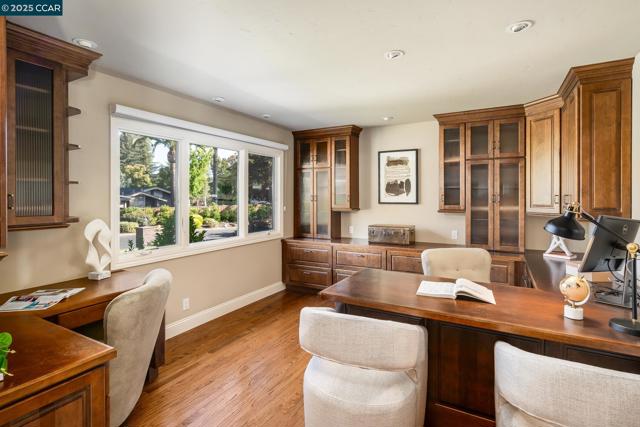 9 Saint Andrews Pl, Alamo CA: https://media.crmls.org/mediaz/2a4b5328-287e-48f2-8a02-2703d152e3bc.jpg