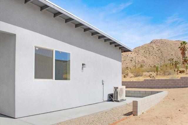 7608 Olympic Road, Joshua Tree CA: https://media.crmls.org/mediaz/2a4ba6a9-6d84-4db6-91a9-f47d03959e66.jpg