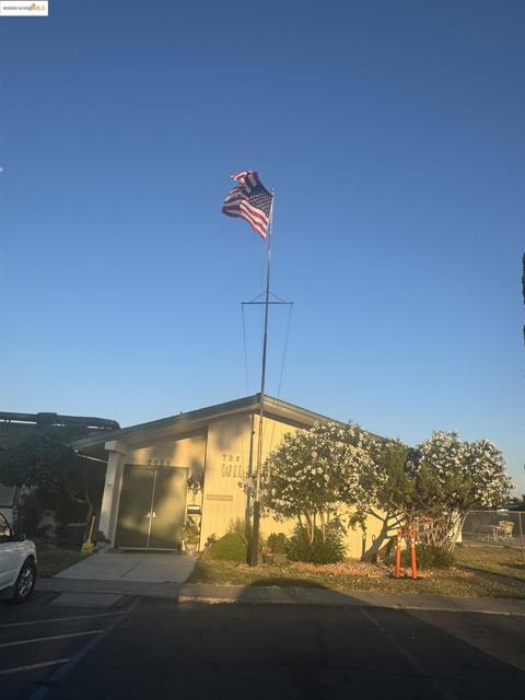 343 Alcott Ct, Bethel Island CA: https://media.crmls.org/mediaz/2a4bcf69-69c6-485f-95d5-993651fe81b1.jpg