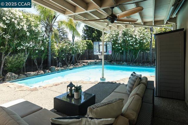 1736 Silverwood Dr, Martinez CA: https://media.crmls.org/mediaz/2a4bd55b-fb73-4858-a5e9-9b94c21281e1.jpg