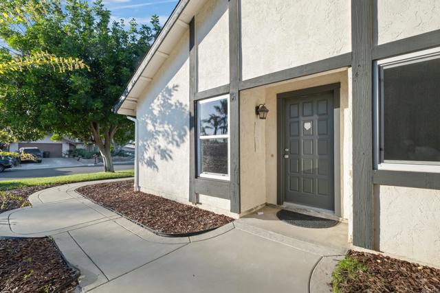 Detail Gallery Image 5 of 39 For 1347 Dorsey Way, Vista,  CA 92083 - 3 Beds | 2 Baths