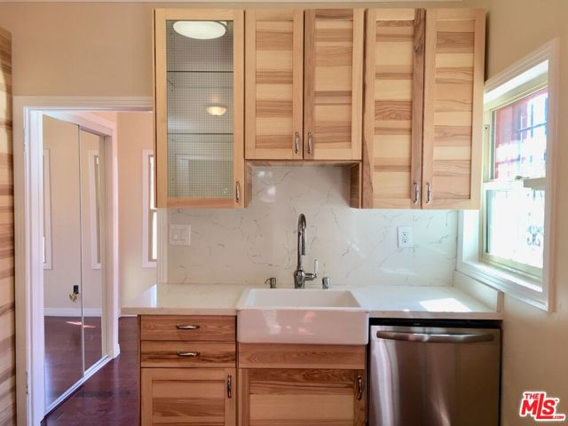 1430 Maltman Avenue, Los Angeles CA: https://media.crmls.org/mediaz/2a4beb62-b2e8-48eb-ac1f-fca0907c5923.jpg