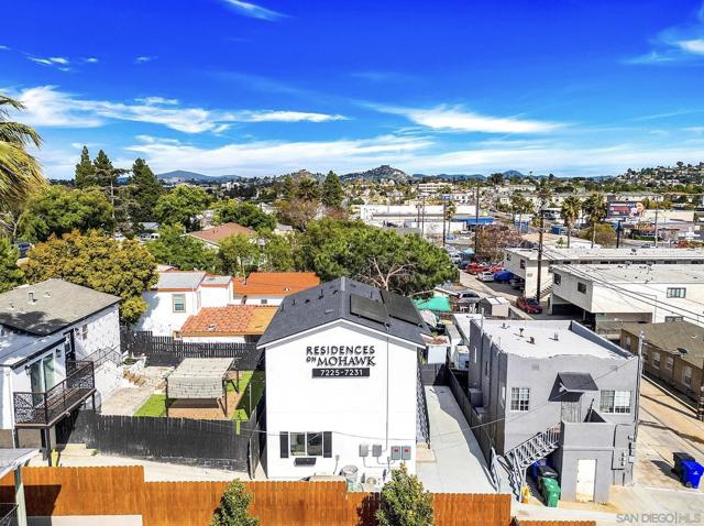 7231 Mohawk ST, San Diego CA: https://media.crmls.org/mediaz/2a4bf6f1-e03d-4bc2-8f1f-93c945fe7b4c.jpg