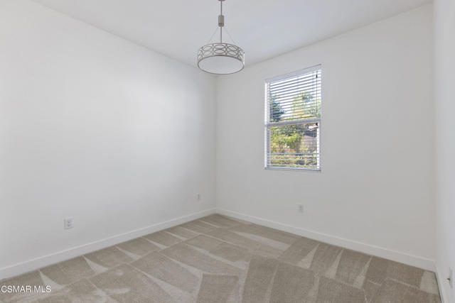 89 Jensen Court, Thousand Oaks CA: https://media.crmls.org/mediaz/2a4bf984-0626-40bc-9b34-da4e2b00286d.jpg