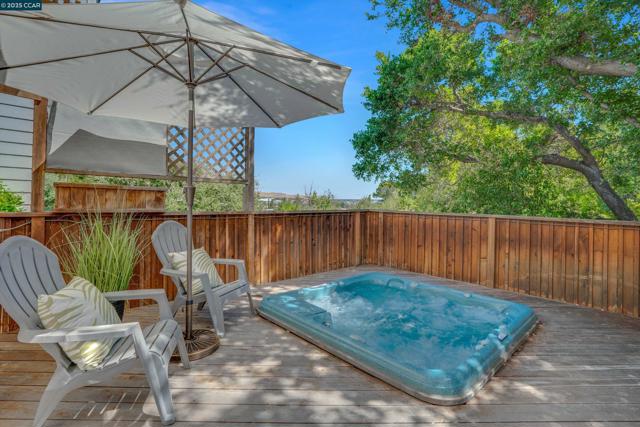 1027 W Arlington Way, Martinez CA: https://media.crmls.org/mediaz/2a4c947a-5b3e-4982-ad8e-59e3cbe8695a.jpg