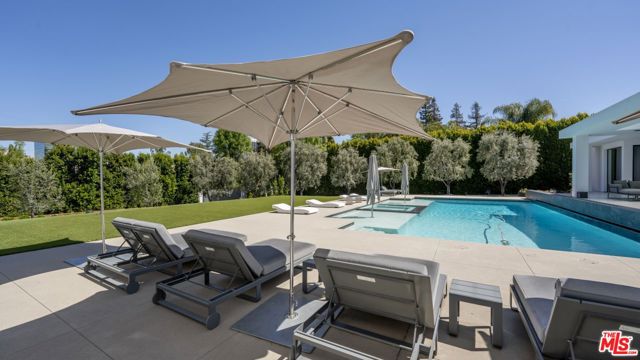 16032 VALLEY VISTA Boulevard, Encino CA: https://media.crmls.org/mediaz/2a4cce9f-0db9-46f9-8cb3-204083e2a093.jpg