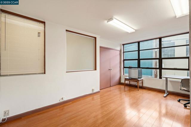 Image 11 of 50 For 344 Harriet St