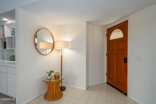 268 Novina Place, Camarillo CA: https://media.crmls.org/mediaz/2a4e1c4b-11c4-4994-96cc-79895d239f3d.jpg