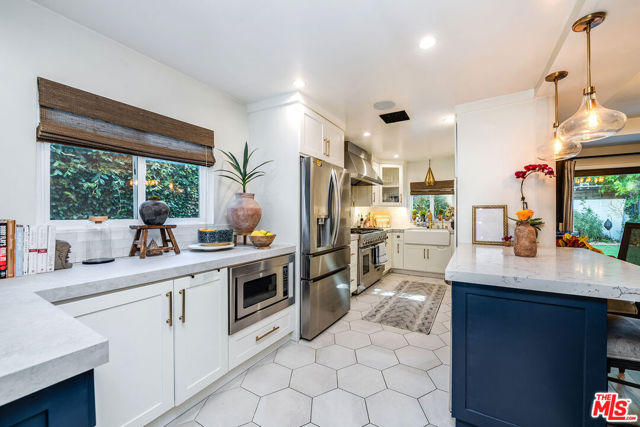 4635 Bellflower Avenue, North Hollywood CA: https://media.crmls.org/mediaz/2a4e4ad2-e4dd-47a0-9f93-98e3e97de2a5.jpg