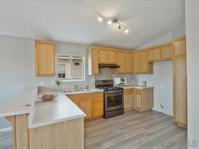 1277 Glencoe Dr, San Diego CA: https://media.crmls.org/mediaz/2a4eb56a-e0c2-4909-9c47-cdc0b971ef16.jpg
