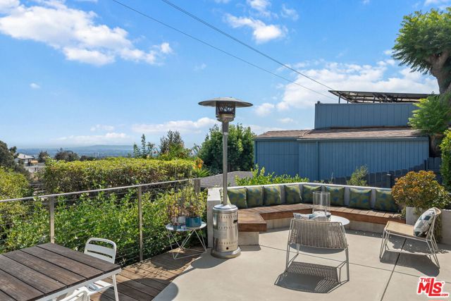 12400 Deerbrook Lane, Los Angeles CA: https://media.crmls.org/mediaz/2a4ed39f-da2a-4e27-9a39-f53336502ac5.jpg