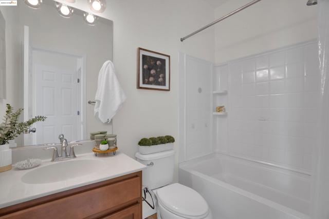 2284 Morrow St, Hayward CA: https://media.crmls.org/mediaz/2a4f32e1-290c-469f-a98d-5cc7239afee4.jpg