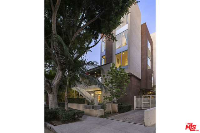 944 North Stanley Avenue, 1 photo 2