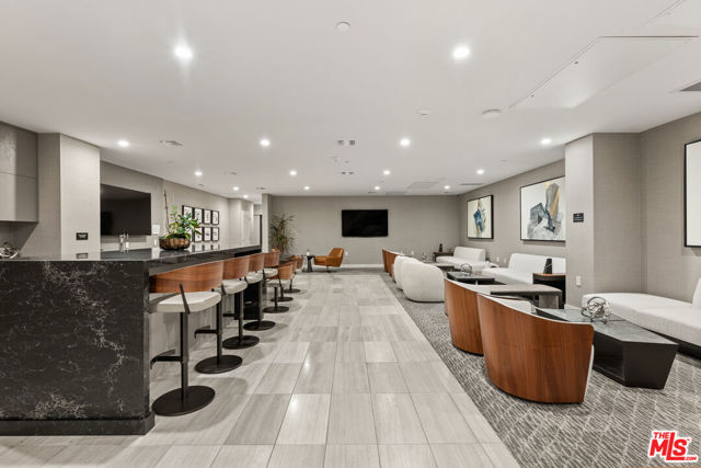 728 N Sweetzer Avenue, West Hollywood CA: https://media.crmls.org/mediaz/2a4fcf48-f3ca-4e79-a99d-4e58740c81af.jpg