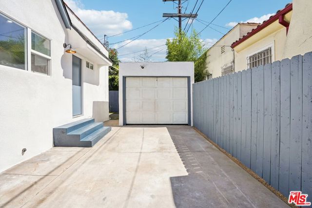 4438 W 28th Street, Los Angeles CA: https://media.crmls.org/mediaz/2a500345-f0af-4681-be09-cd8b3f6c7dc4.jpg