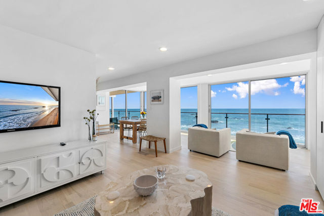 24928 Malibu Road, Malibu CA: https://media.crmls.org/mediaz/2a5065e7-c0fc-495e-8e0a-31ba09b62761.jpg