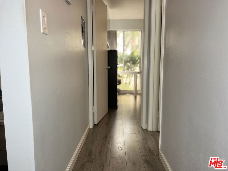 https://media.crmls.org/mediaz/2a5093e7-deb6-4c70-9629-f6559e244457.jpg?preset=X-Large