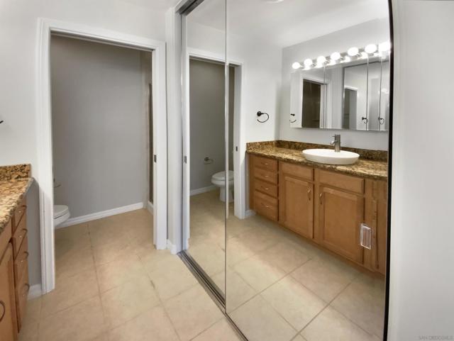 5252 Balboa Arms Dr, San Diego CA: https://media.crmls.org/mediaz/2a50ac68-cef6-4f06-85fc-1a5cb791c608.jpg