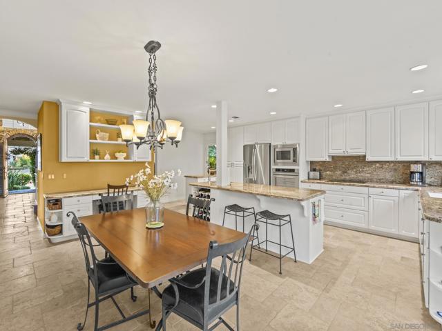 6502 La Paloma St., Carlsbad CA: https://media.crmls.org/mediaz/2a511793-edb9-4c01-8cc8-577eaf3814ff.jpg