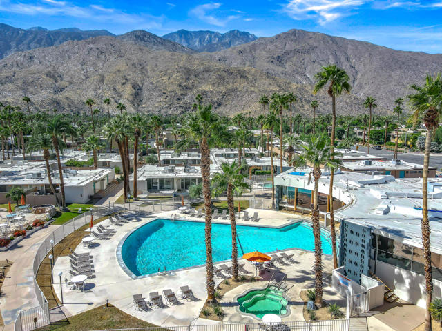 1111 E Palm Canyon Drive, Palm Springs CA: https://media.crmls.org/mediaz/2a512671-9398-4093-b034-d8c1ca1d8694.jpg