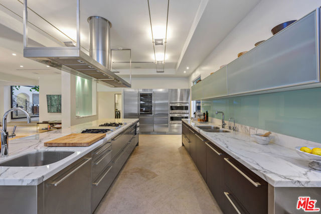 623 N ALTA Drive, Beverly Hills CA: https://media.crmls.org/mediaz/2a51399c-3aa9-4006-9ee0-3578a6f33bc3.jpg