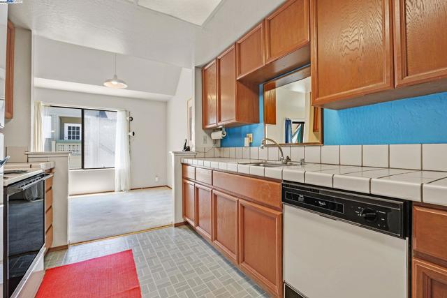 3754 N Stoneglen, Richmond CA: https://media.crmls.org/mediaz/2a51cb64-d99d-4b96-93f2-d07821b66d5b.jpg